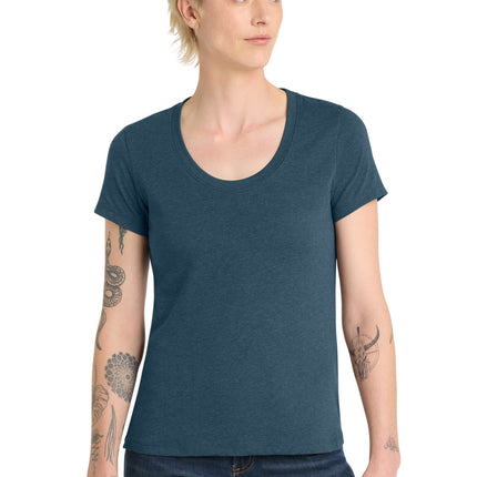 District  ®  Women's Flex Scoop Neck Tee DT7501